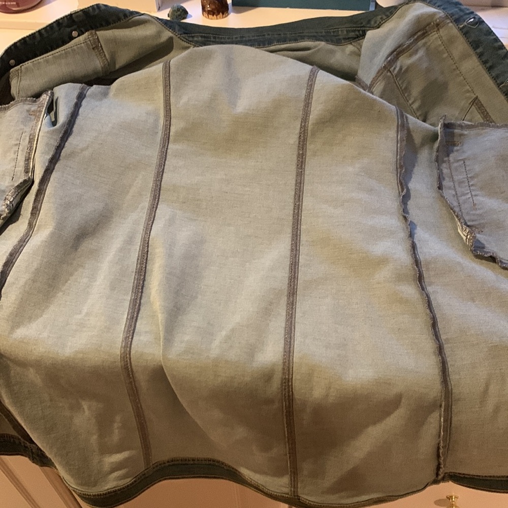 FLASH SALE -- NEW -- Perfect Denim Jacket -- Size Medium - Picture 13 of 13